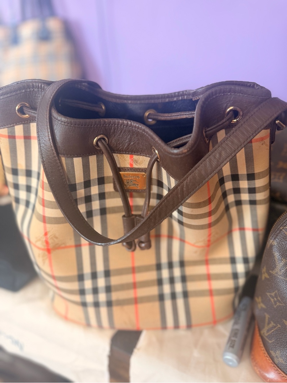 Burberry’s VINTAGE 1990 era Nova Check Bucket Bag Brown leather - Picture 7 of 14
